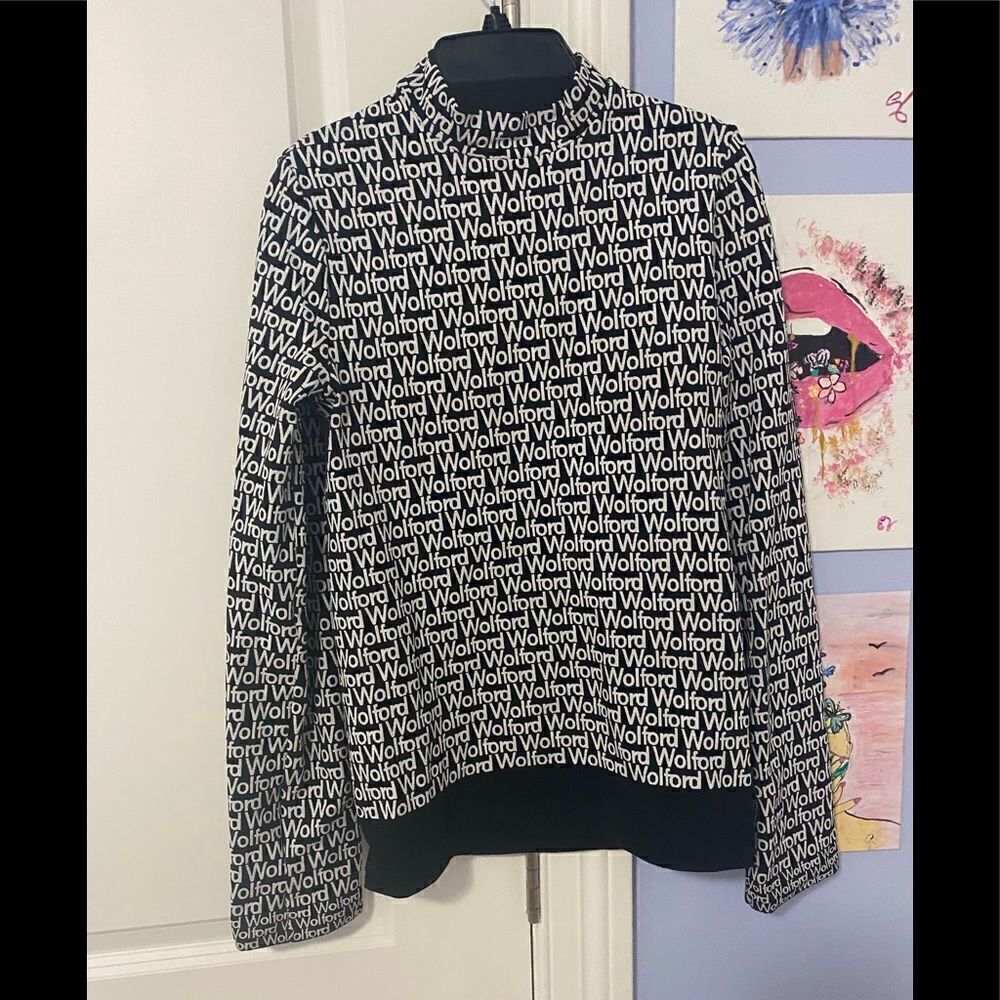 Wolford Black and White Logo Short Sleeve Top
NWT/NEW